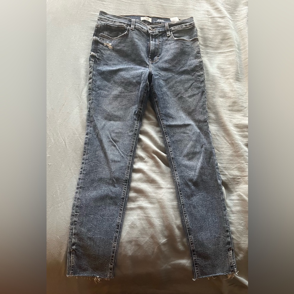 Never worn Kensie skinny jeans
